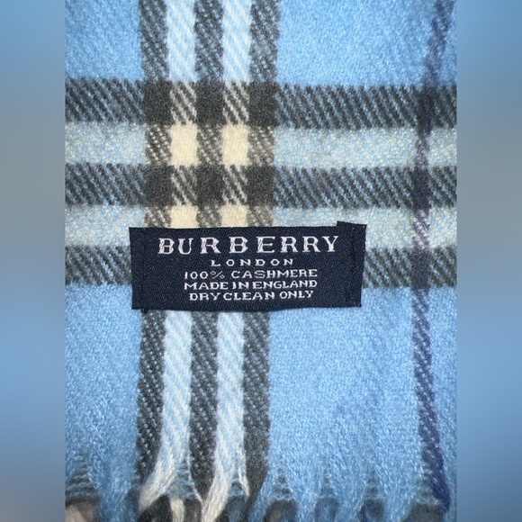 *MINT* Burberry London 100% Cashmere Scarf Made in England Blue Nova Check - Picture 9 of 13
